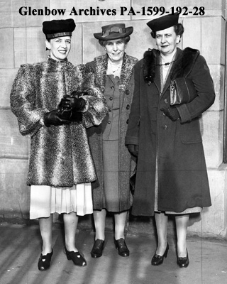 L-R: Edwina Milvain, Alice Bracken, Mrs. John Sydie