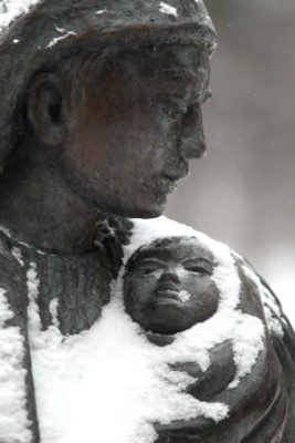 A Leo Mol sculpture depicting a mother and child.
